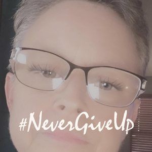 Meet your Posher, Gloria